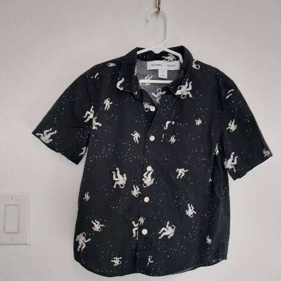Old Navy: 2 Boys Space Button Shirt - Picture 3 of 11